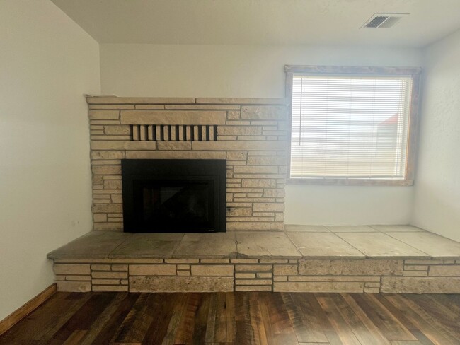 Building Photo - Charming 3 Bedroom 2 Bathroom Country Home...