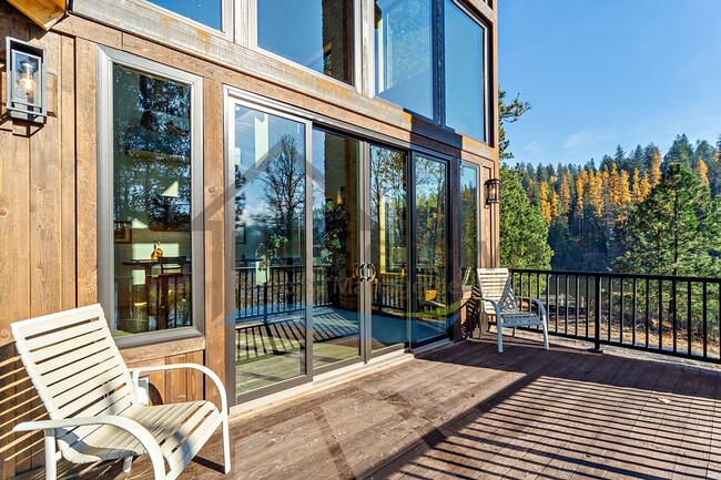 Building Photo - Stunning Luxury Hayden Lake Lodge with 5 B...