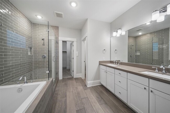 Building Photo - 1268 N Post Oak Rd