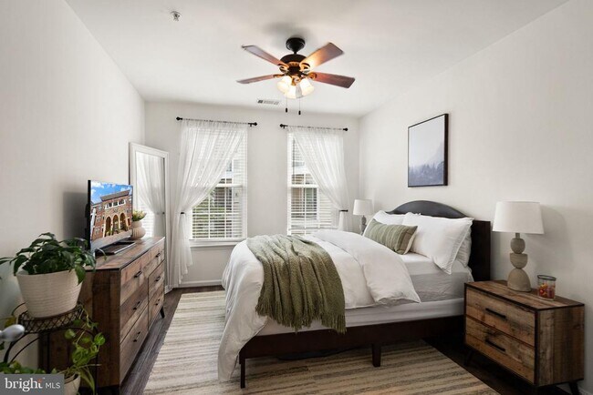 Building Photo - 2465 Army Navy Dr