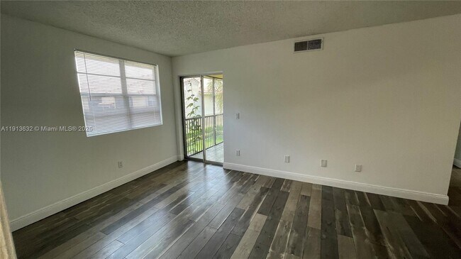 Building Photo - 1247 SW 46th Ave