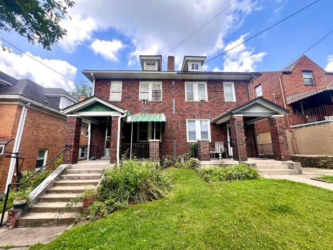 Building Photo - Spacious Home - 3 bedroom 1 bath - Squirre...