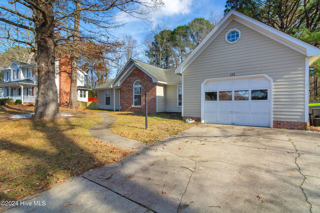 Building Photo - 186 Raintree Cir