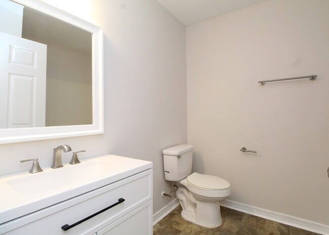 Building Photo - Updated 3BR Home in West Pensacola – Move-...