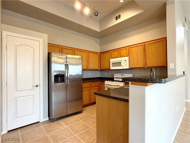 Building Photo - 3570 Cactus Shadow St