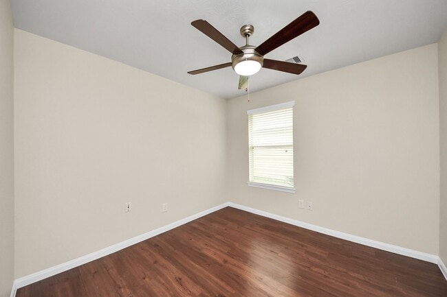 Building Photo - 819 Sun Prairie Dr