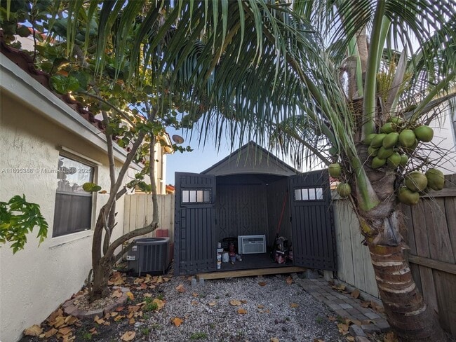 Building Photo - 2711 San Remo Cir