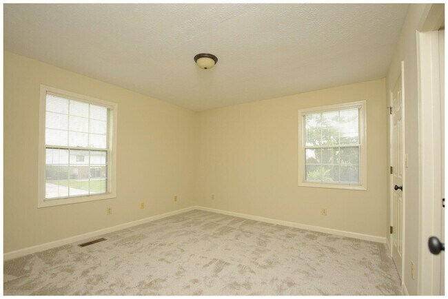 Building Photo - 105 Oakmont Ln