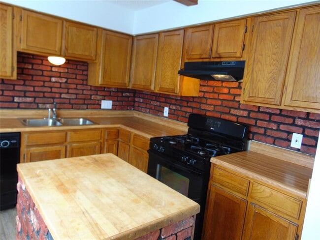 Building Photo - 604 Mistywood Cir