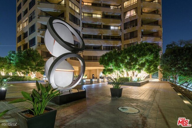 Building Photo - 10430 Wilshire Blvd