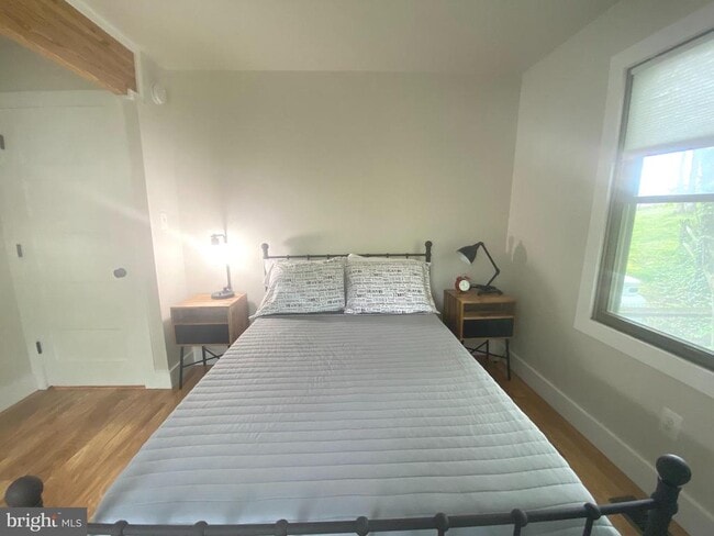 Building Photo - 3550 Bay View Dr