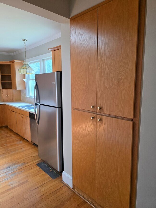 Building Photo - 2BR/2BA Cottage