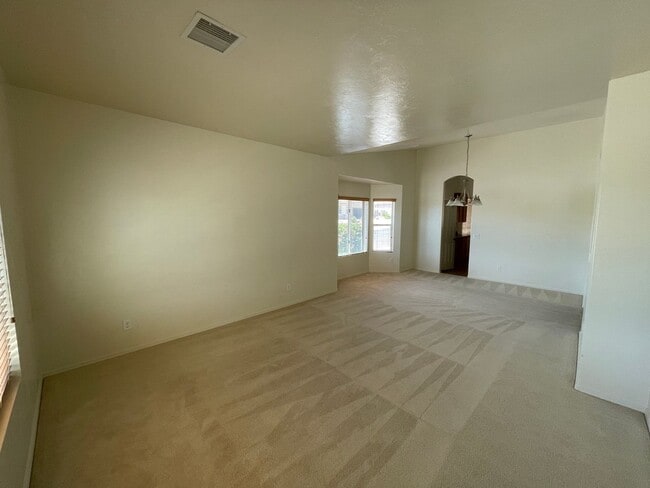 Building Photo - 1994 Willow Oak Ln