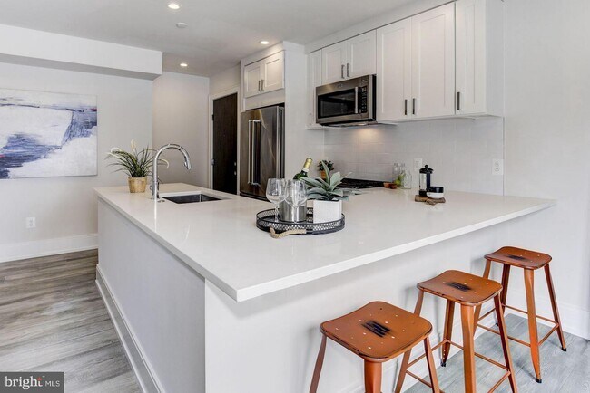 Building Photo - 525 Park Rd NW