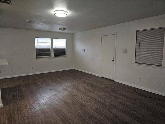 Building Photo - 7300 Bennett Ave