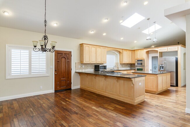 Building Photo - 2104 Perry Ave