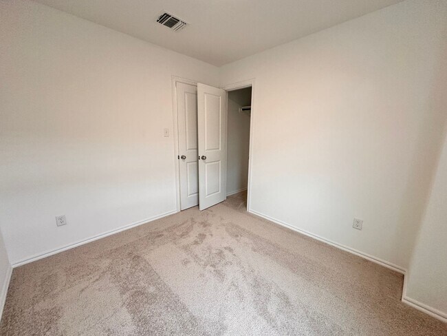 Building Photo - New 3 bedroom 2 1/2 bath home - Move in Deposit-Free! (If Qualified)