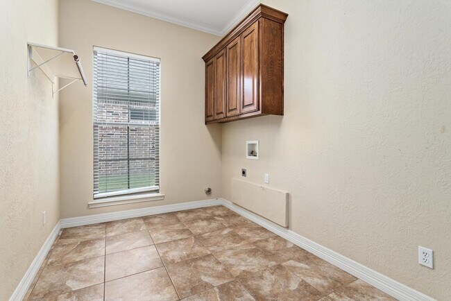 Building Photo - 3525 Windrose Dr