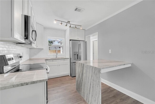 Building Photo - 1610 Tulane St