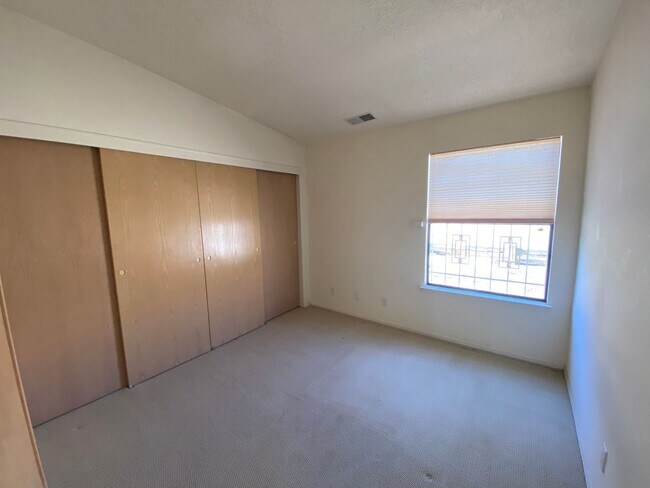 Building Photo - Beautiful 3-Bedroom Home in NW Albuquerque