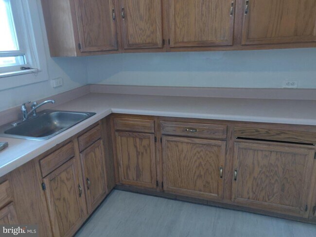 Building Photo - 7131 Louise St