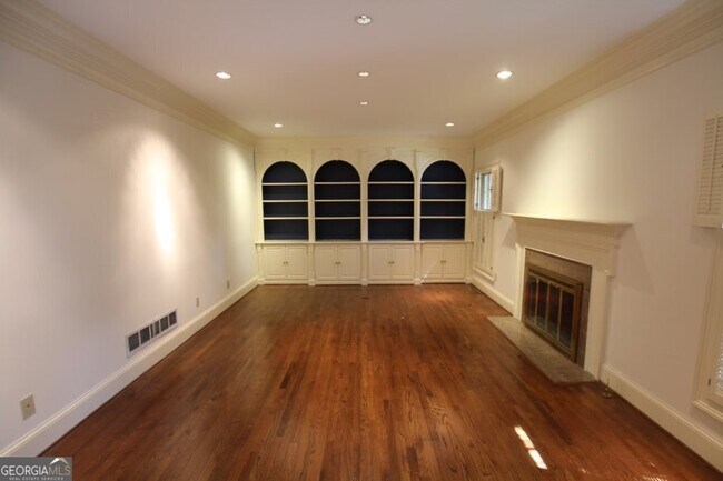 Building Photo - 55 Ivy Chase NE