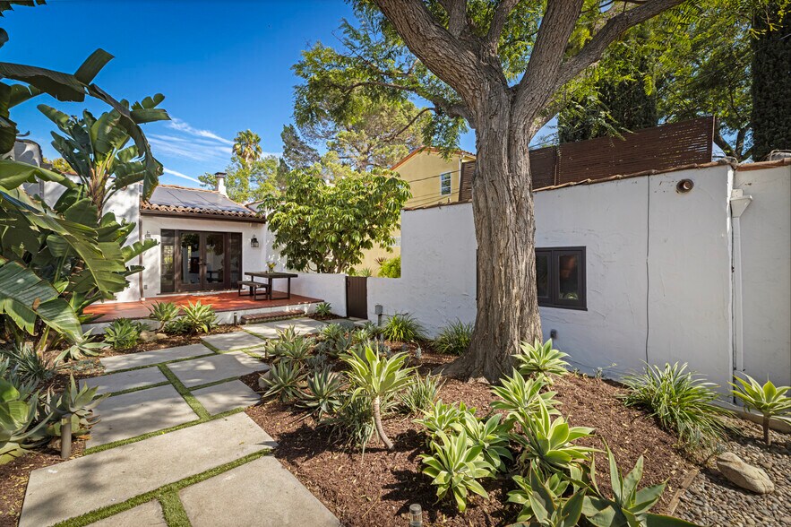 Building Photo - 1169 S Sierra Bonita Ave