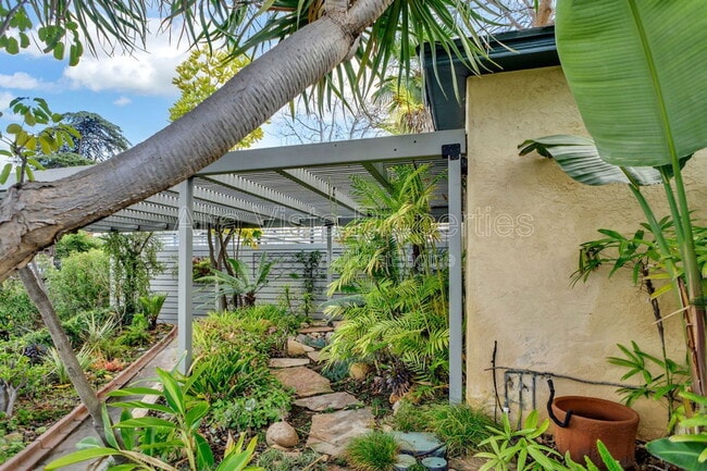 Building Photo - 4865 Lucille Pl