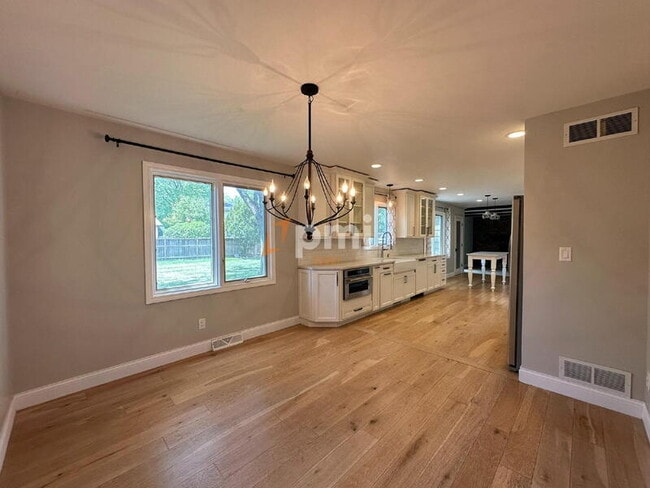 Building Photo - 9604 Walnut Dr
