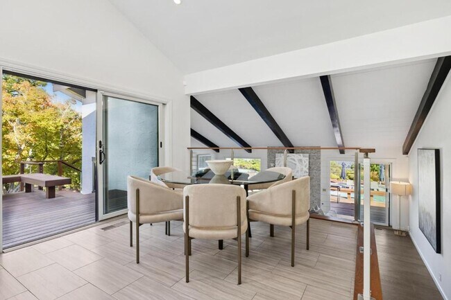 Building Photo - 6 Friars Ln