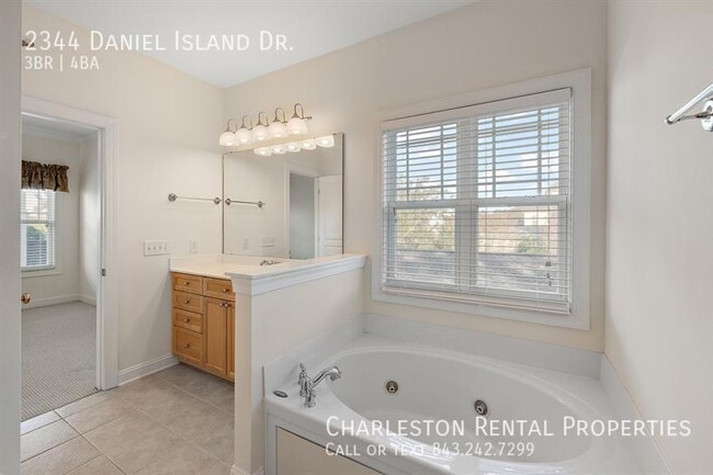 Building Photo - 2344 Daniel Island Dr