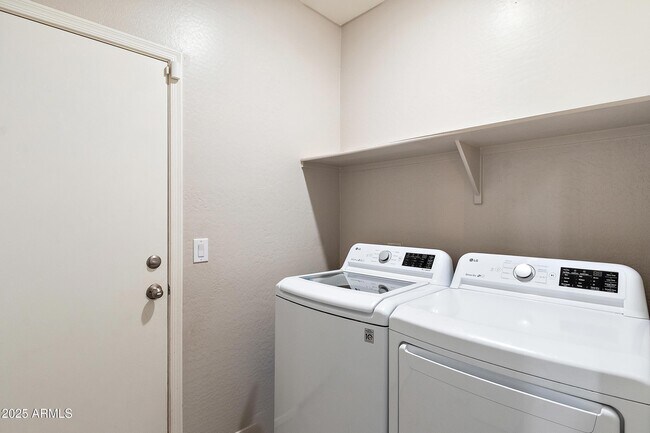 Building Photo - 242 Pacific Dr