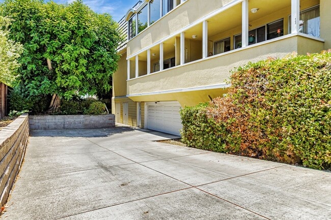 Building Photo - Top-Floor Corner Condo Near Downtown Palo ...