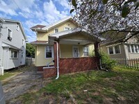 Building Photo - 3 Bedroom House