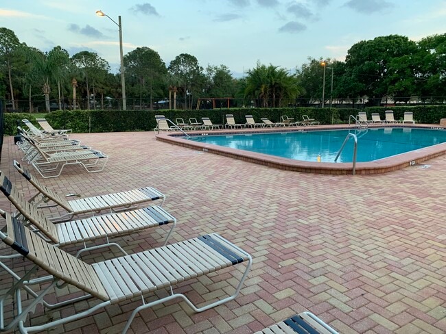 Building Photo - 4523 La Carmen Ct