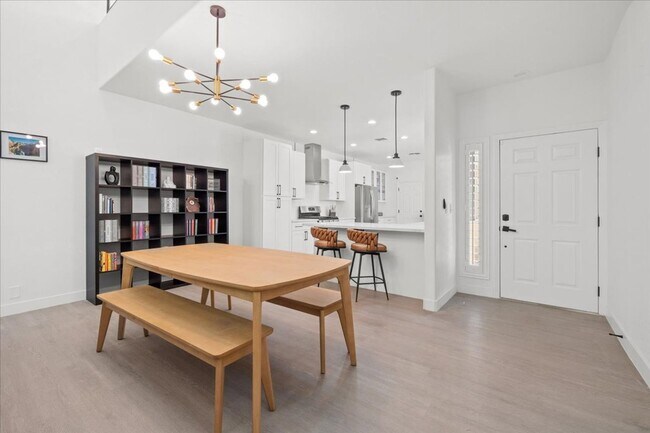 Building Photo - Modern, Elegant Fully Furnished 3 Bedroom Home in Spanish Trails