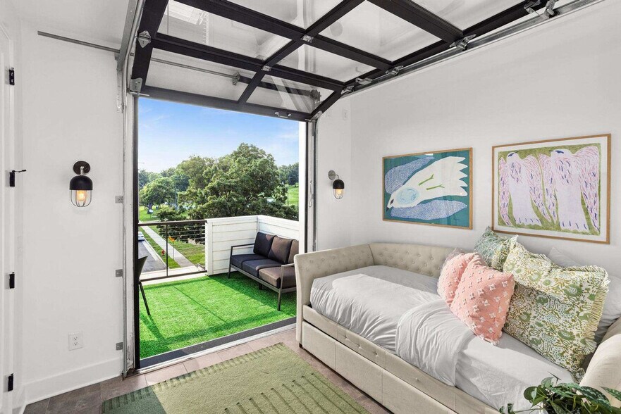 Building Photo - 1714 8th Ave S