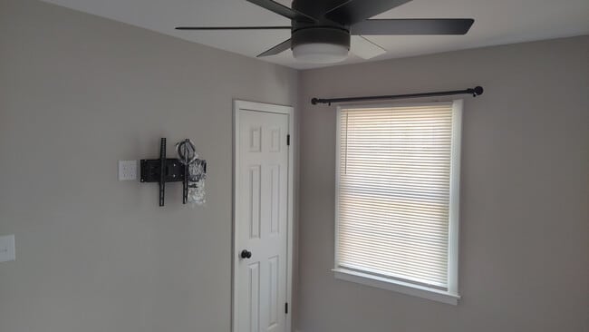 Building Photo - Room in Single Family Home on Cricketeer Dr