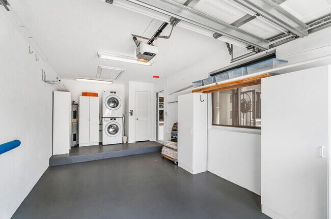 Building Photo - 188 Moccasin Trail N