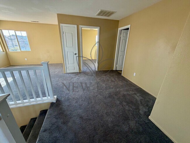 Building Photo - 4 bedroom 3bath 3 car garage in Victorville