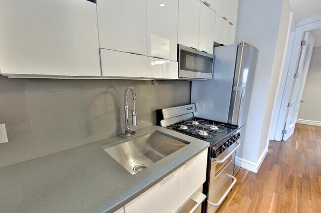 Building Photo - 4 bedroom in New York NY 10022