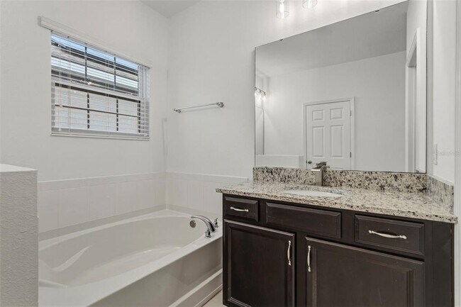 Building Photo - 9377 Meadow Hunt Way