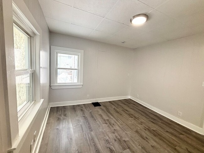 Building Photo - 3 Hadley Ct