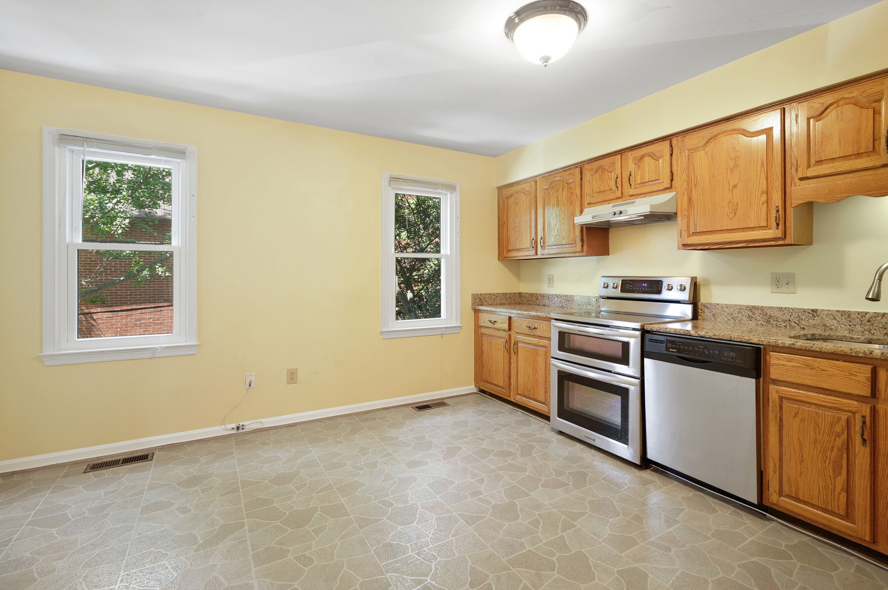 Double oven and ceramic cook top - 1140 N Taylor St