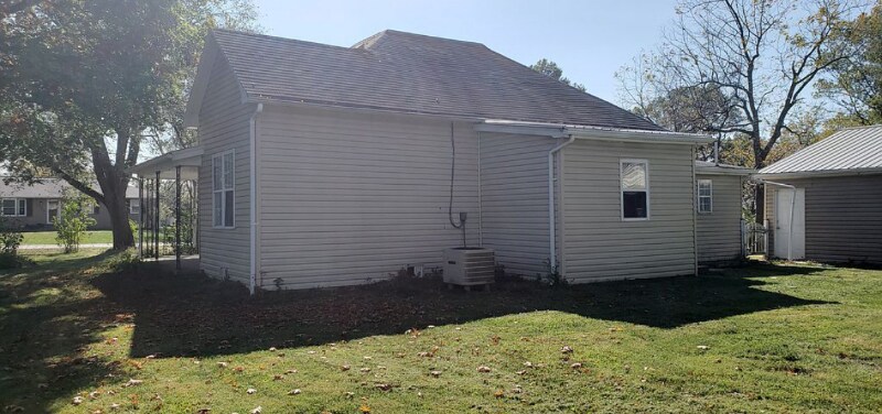 Building Photo - 505 W Hwy B