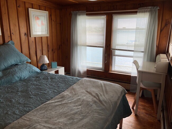 Bedroom first floor - 96 King Philip Ave