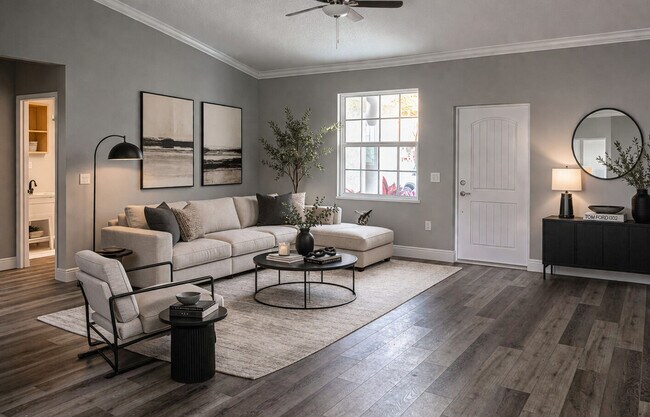 Building Photo - 526 SE 30th St