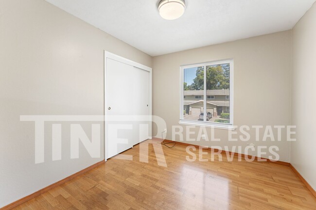 Building Photo - 6167 Oakgreen Cir