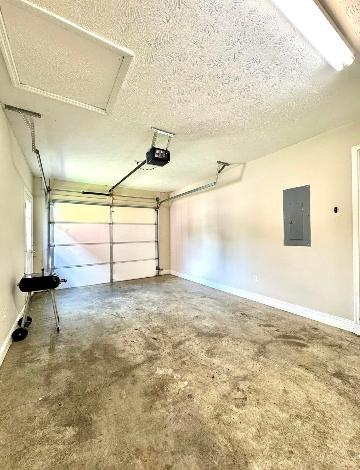 Building Photo - 634 Hampton Way