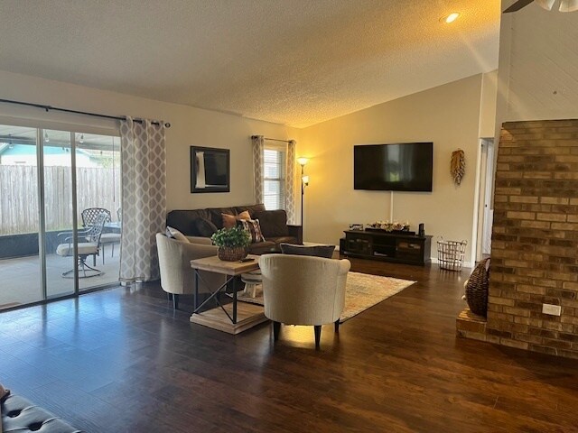 Building Photo - Beautiful Like New Home For Rent in Brandon!